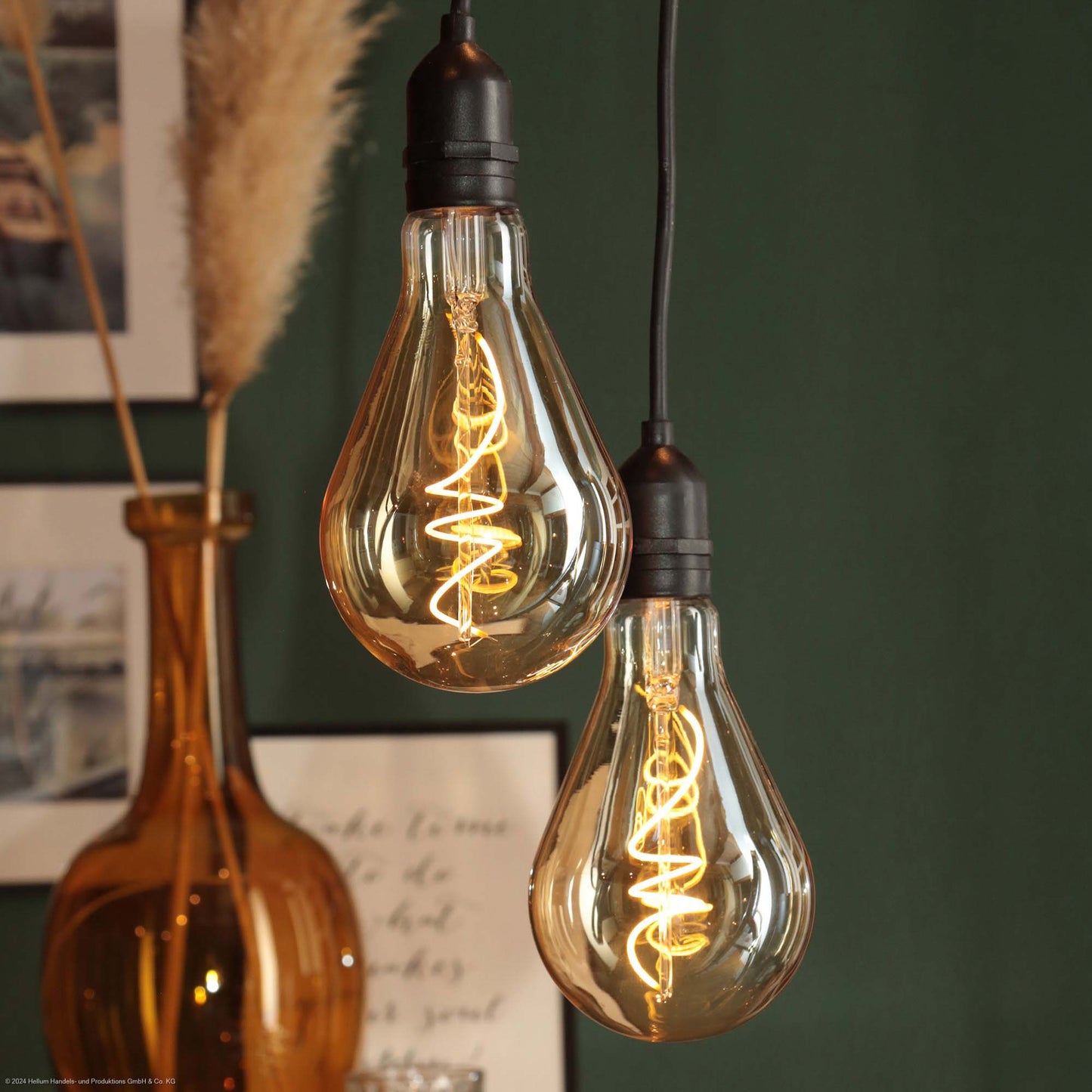 2er Set LED Vintage-Hängelampe, goldfarbene Lampe mit LED-Spiral-Strang, A100, 10x20 cm, batteriebetrieben, für außen 524376
