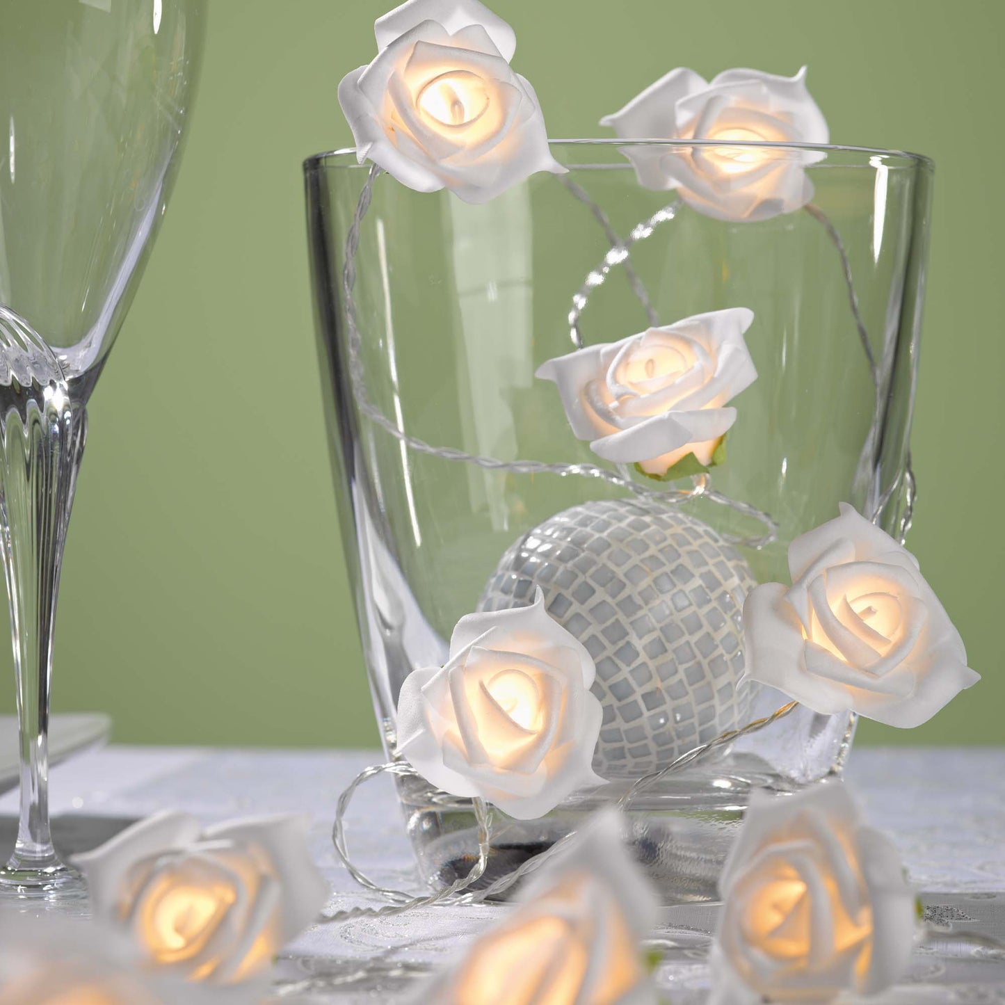 2er Set 10-tlg. LED-Lichterkette mit weißen Rosen, warm-weiße LEDs, batteriebetrieben 300239