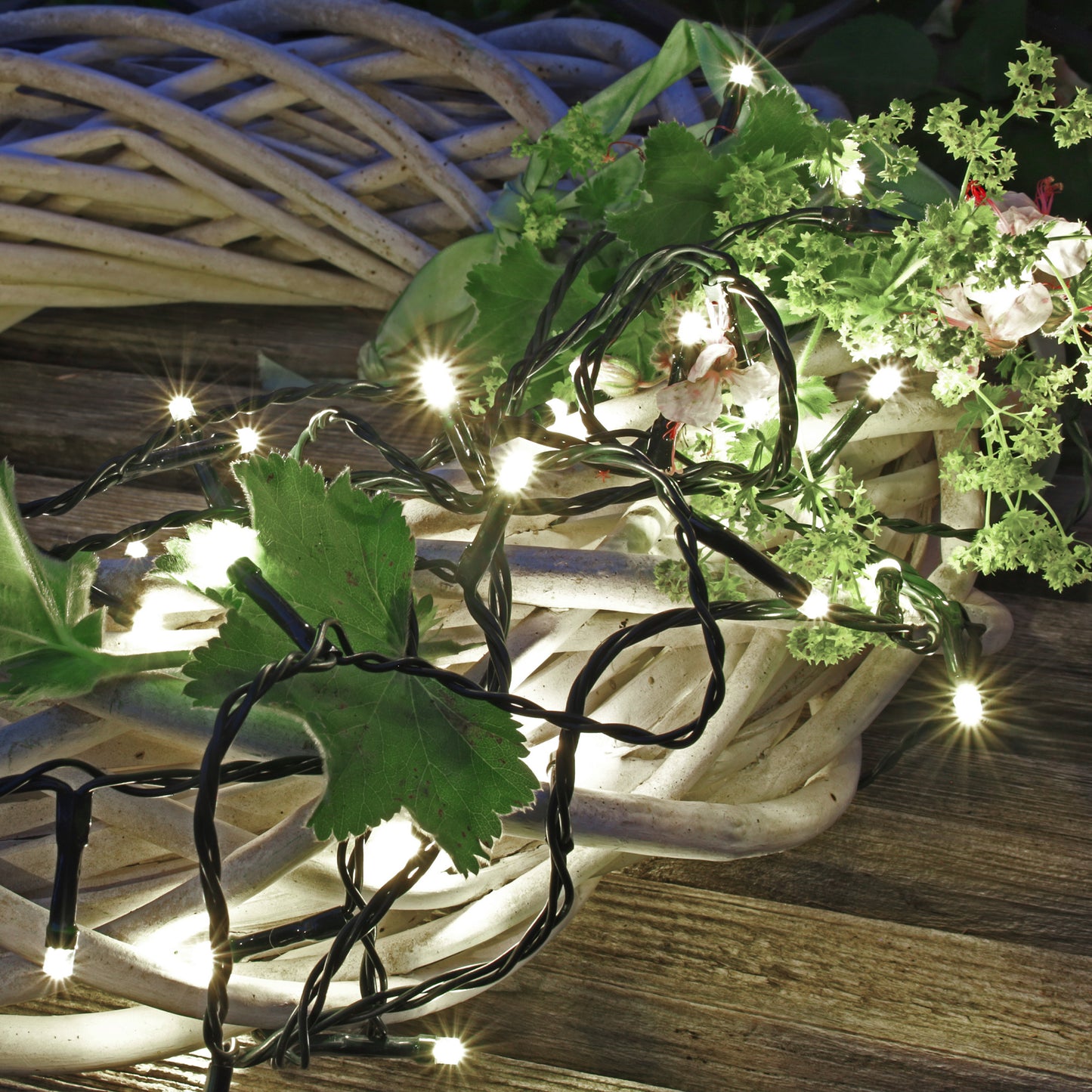 Hellum LED Lichterkette, 40 LEDs, kaltweiß, 3,90m beleuchtet, für außen 560411