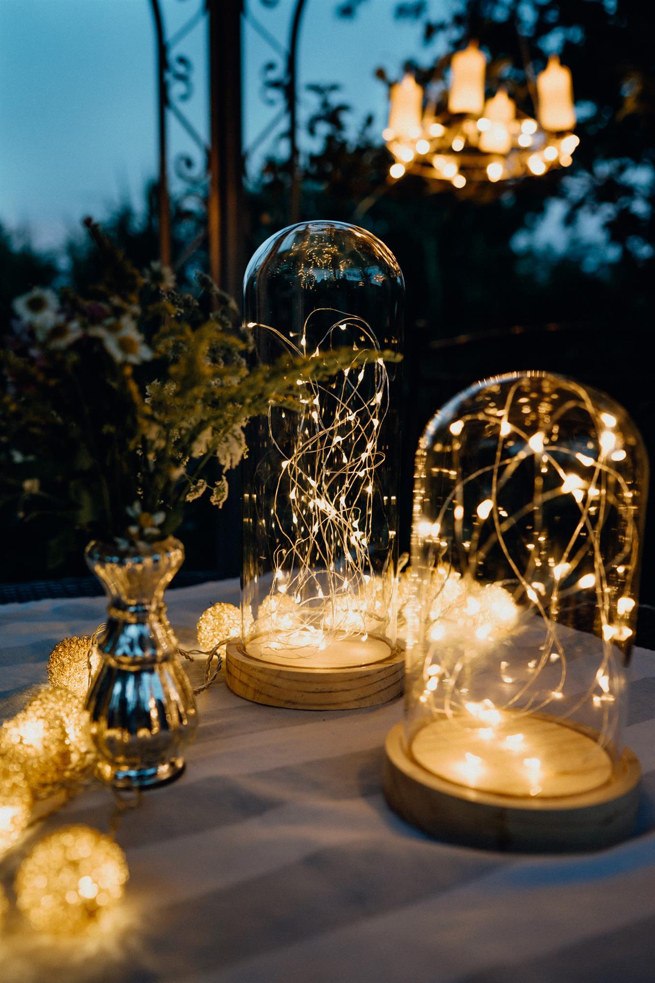 LED-Glasglocke mit Lichterkette, 60 warm-weiße LEDs, batteriebetrieben
