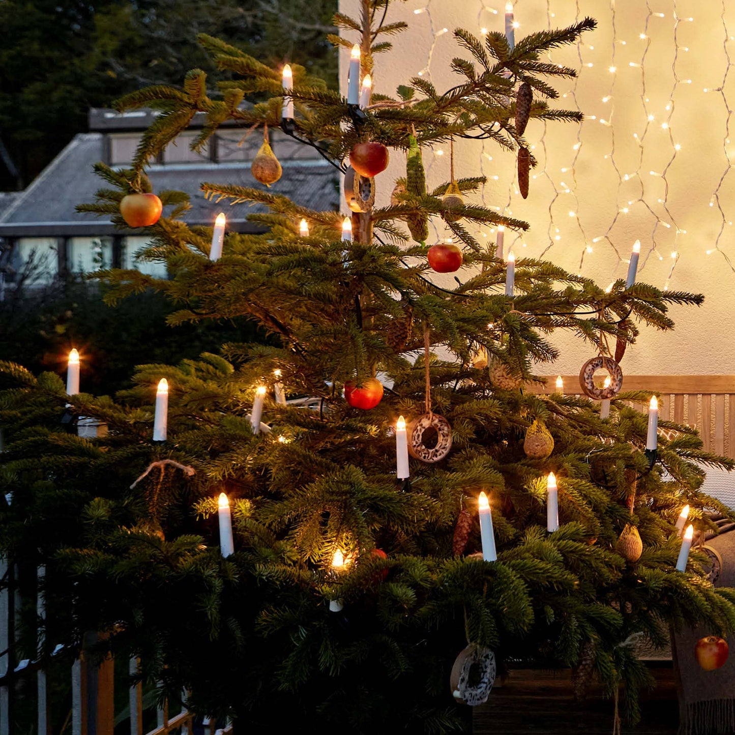 30-tlg. LED-Filament-Riffelkerzenkette für außen