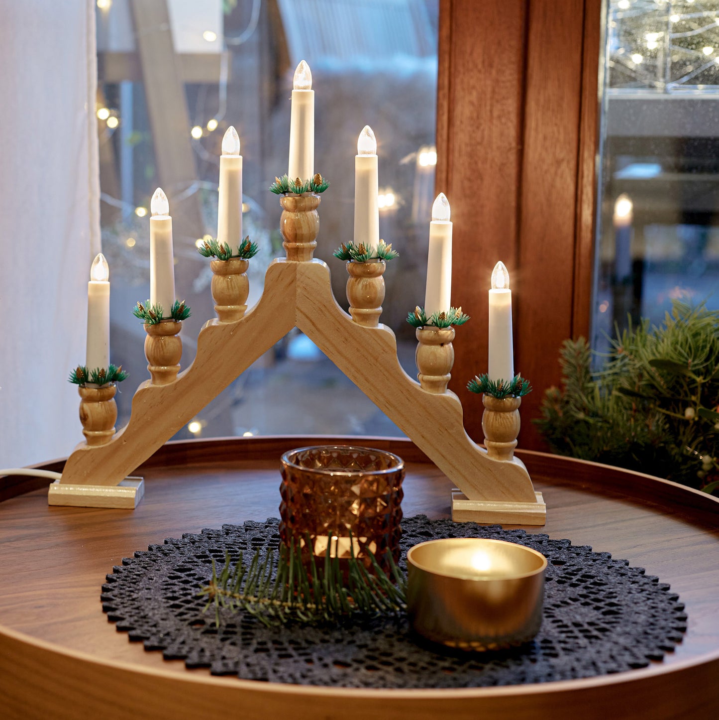 7-tlg. Holzleuchter "Pyramide", natur, mit Dekokränzchen, LED Filament Steckerzuleitung 1,5 m