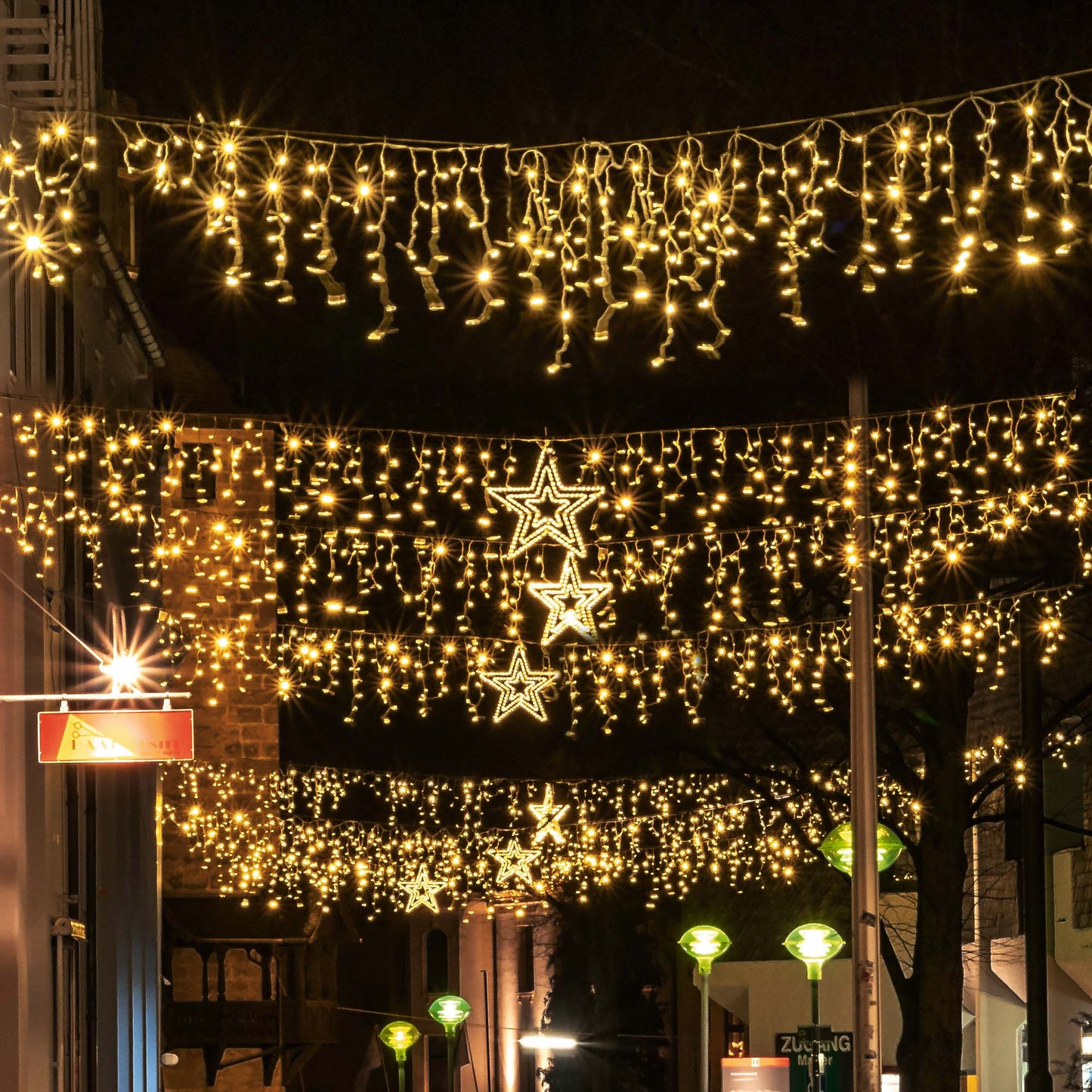 80-tlg. Eislichtvorhang für Straßenbeleuchtung"System City", warm-weiß, weißes Kabel, verlängerbar, ohne Stecker