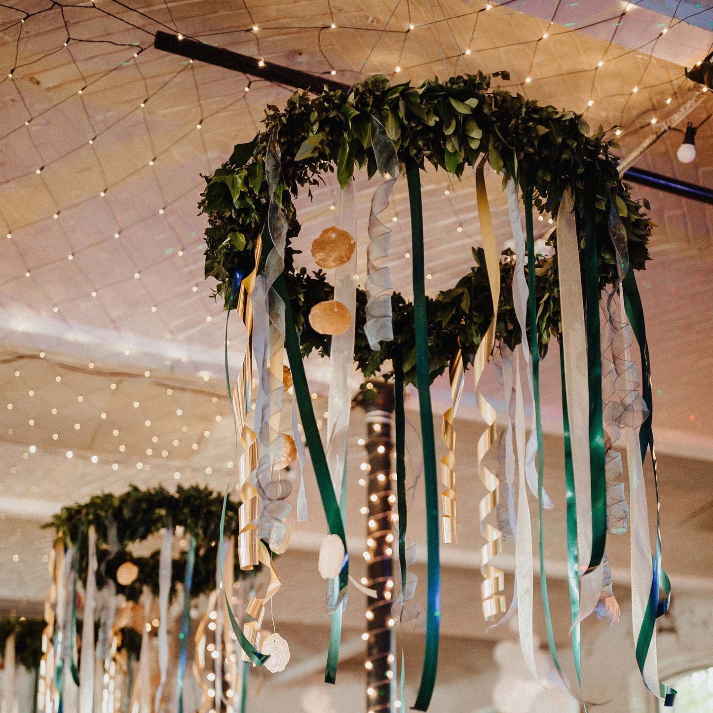 LED-Lichtnetz, 1,5*1,5m, 100 LEDs, umschaltbar von ww auf multicolor, Trafo, Outdoor