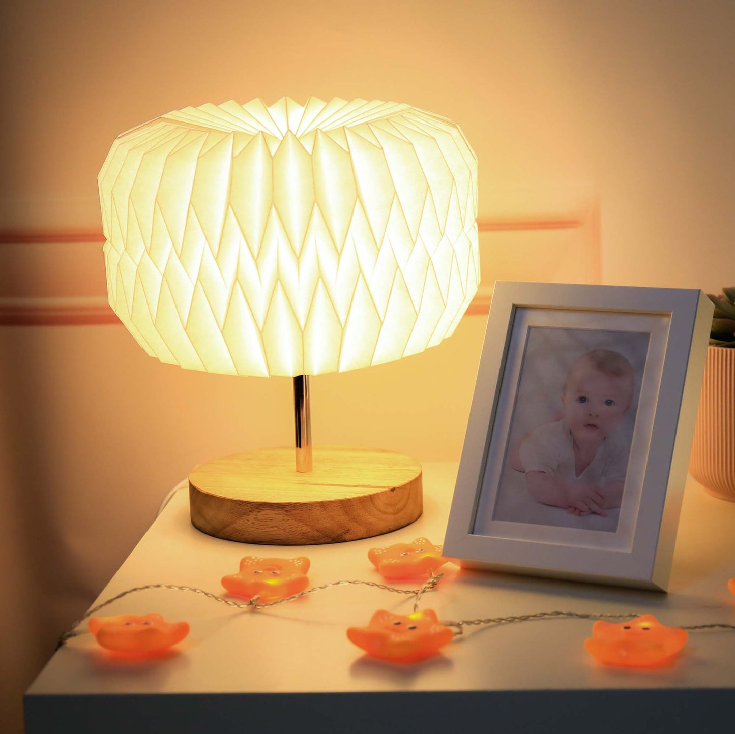 Lampe mit Papierschirm auf Holz-Metallfuß, E14, ohne Leuchtmittel