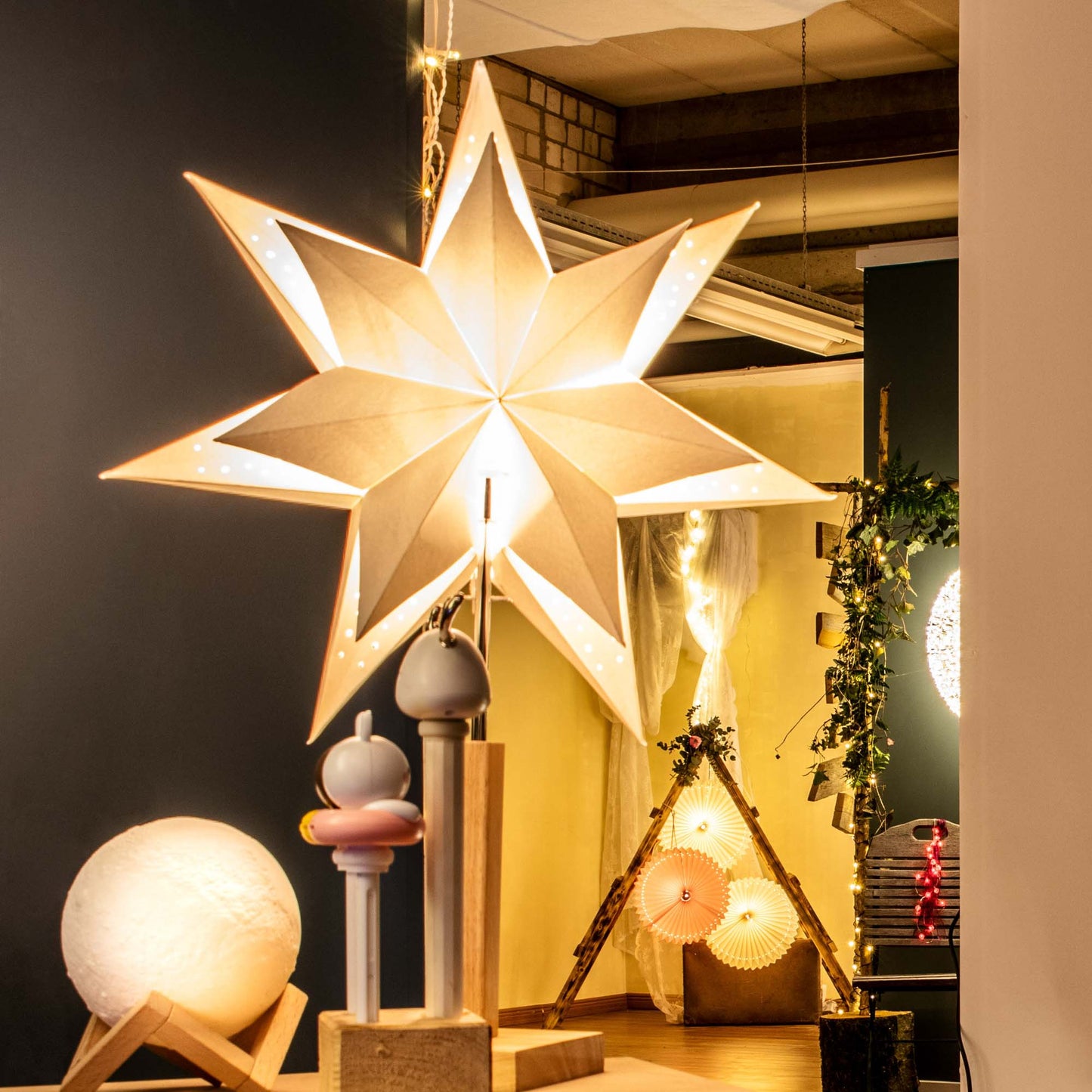 Papier-Stern doppellagig weiß mit Holzstandfuß, ohne Leuchtmittel, E14 l, Ø40, AN/AUS Schalter E14 l,