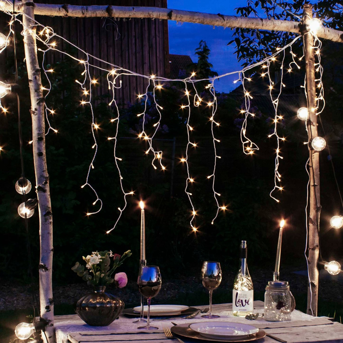 Hellum LED Partylichterkette, warmweiß mit 10 Lampen, 4,5 m beleuchtet, für Außen 150353