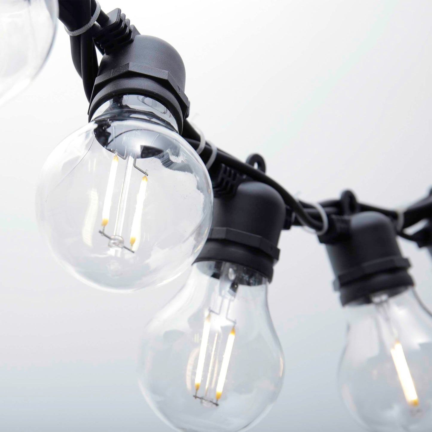 Hellum LED Party Lichterkette außen dimmbar 4,5 m 10 Lampen warmweiß – Erweiterungsset 150995