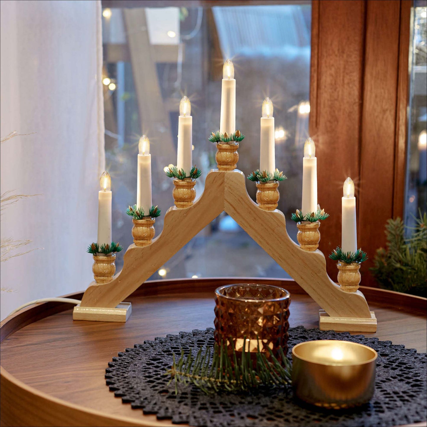 7-tlg. Holzleuchter "Pyramide", natur, mit Dekokränzchen,  LED Filament Steckerzuleitung 1,5 m
