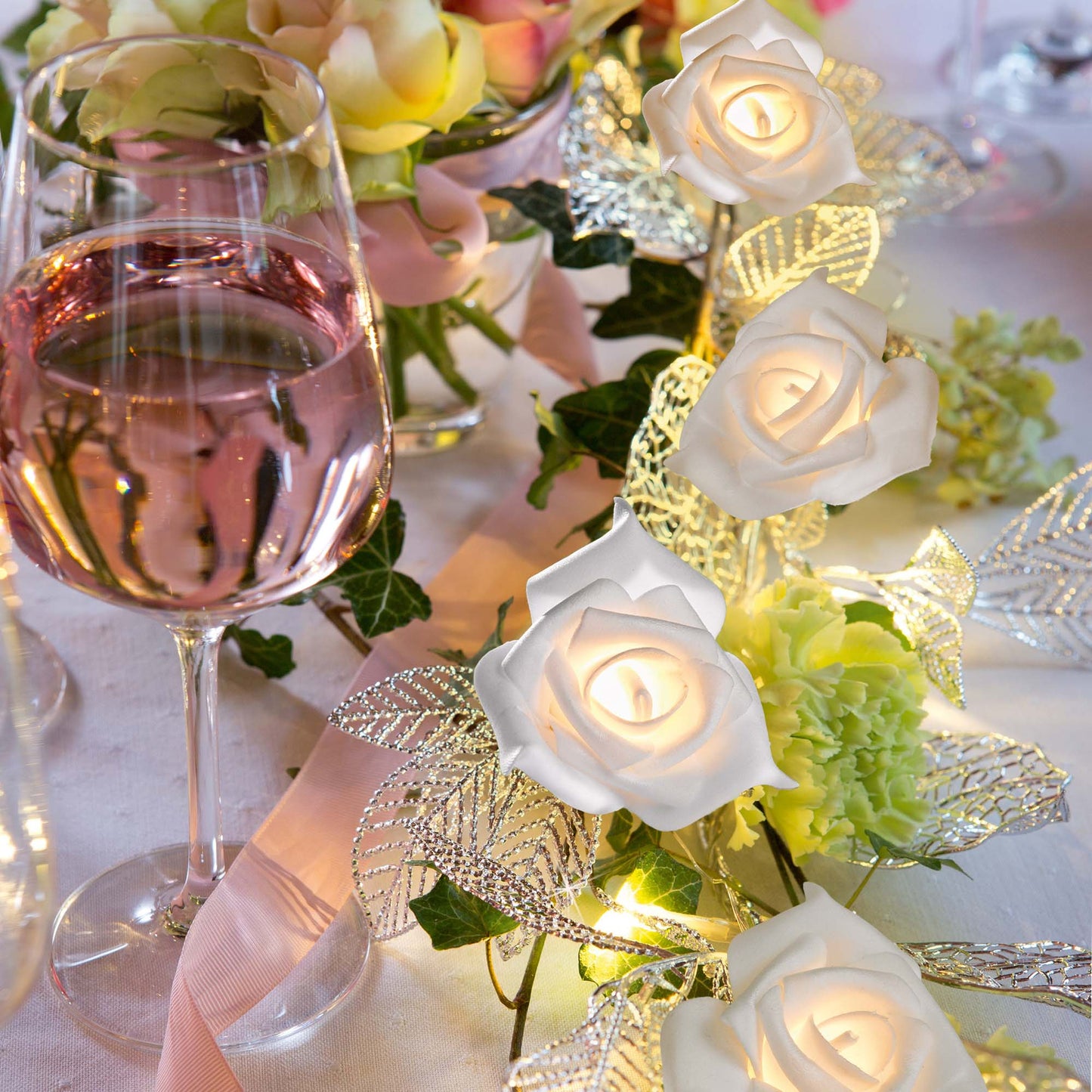 2er Set 10-tlg. LED-Lichterkette mit weißen Rosen, warm-weiße LEDs, batteriebetrieben 300239