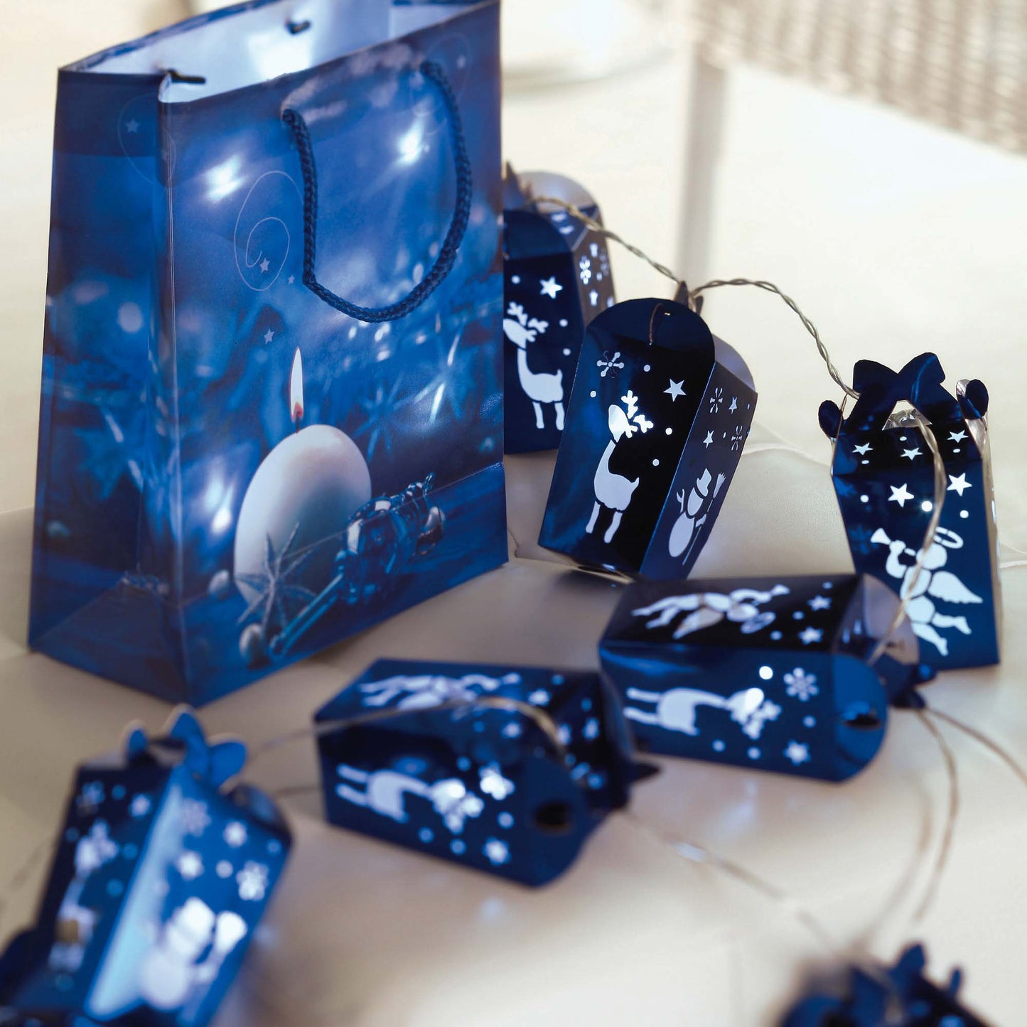 10-tlg. LED-Lichterkette mit blauen Geschenkboxen, warm-weiß, transparentes Kabel, batteriebetrieben