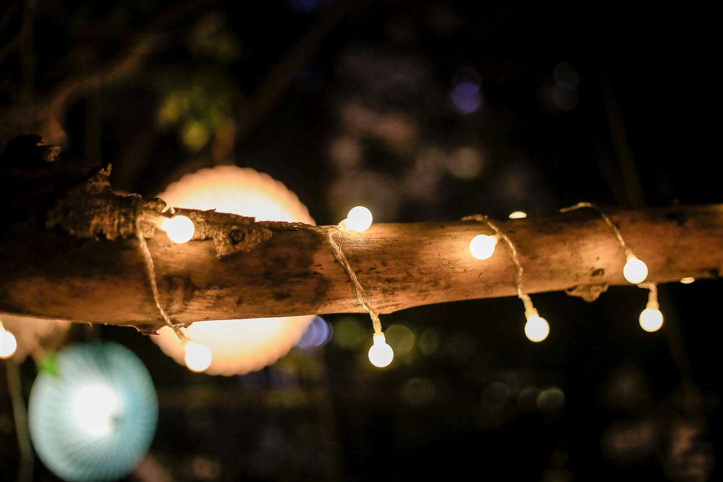 LED-Lichterkette mit Kugeln,  50 LEDs ww,mit 8 Funktionen, FB, batteriebetrieben, für außen