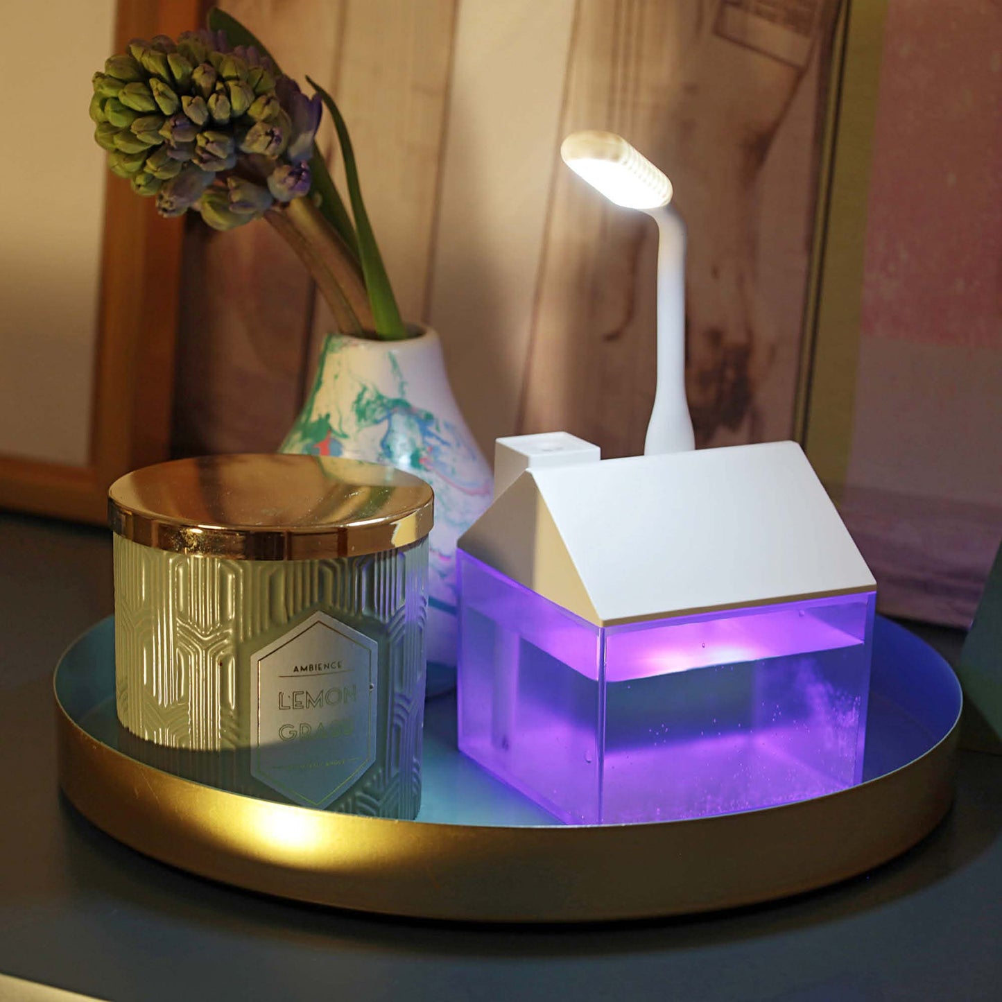 Mini Luftbefeuchter Haus Weiß mit RGB-Farbwechsel (250 ml) 8,4 x 9,5 cm