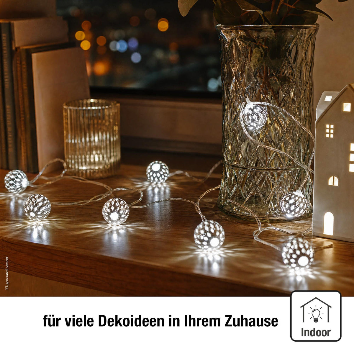 LED Lichterkette mit Metallbällen innen, 10 LED weiß, 0,9 m beleuchtet, transparentes Kabel, mit Timer, batteriebetrieben