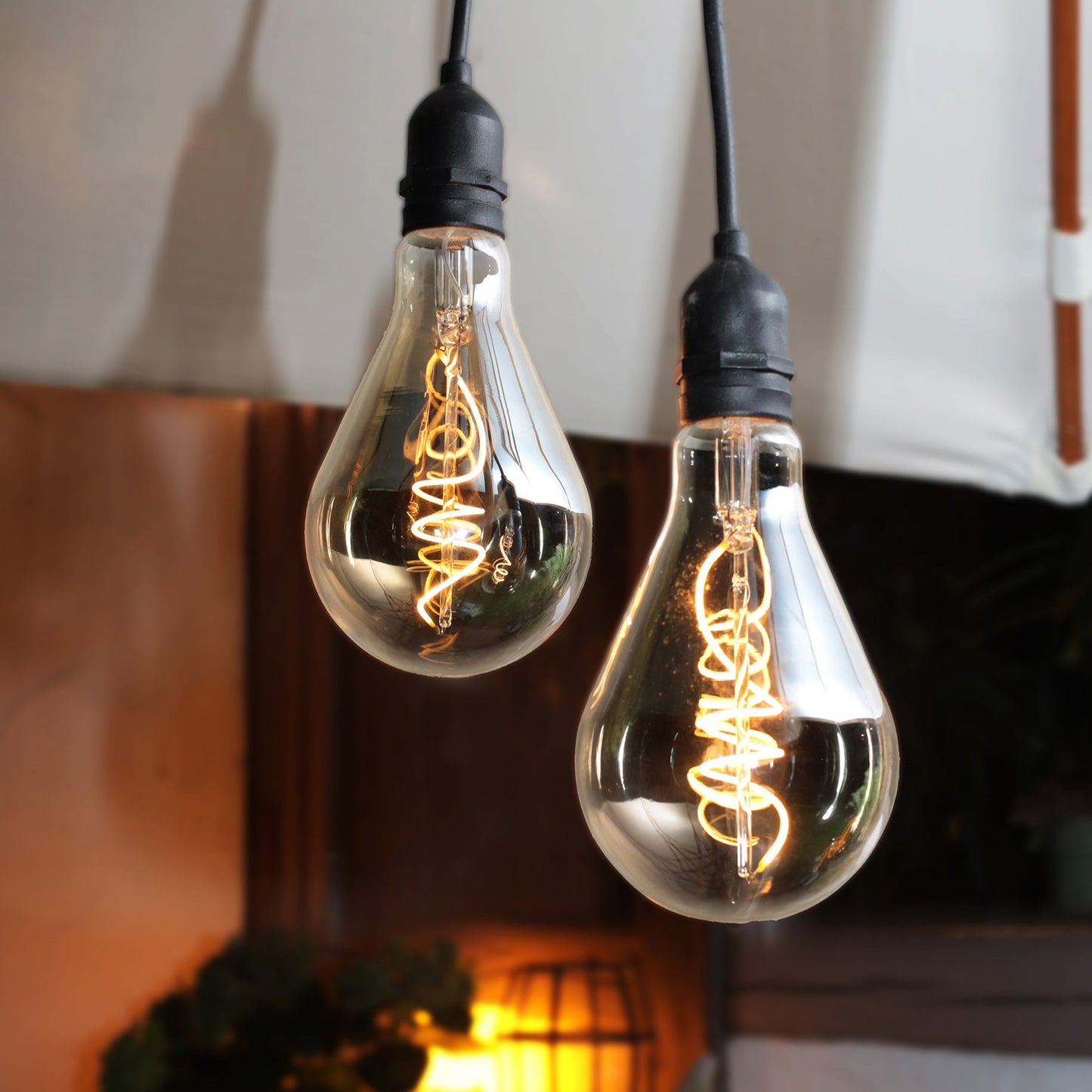 2-tlg Set LED Vintage-Hängelampen, goldfarbene Lampen mit LED-Spiral-Strang, A100+A100, 10x20 cm, batteriebetrieben, für außen, 524376 x 2