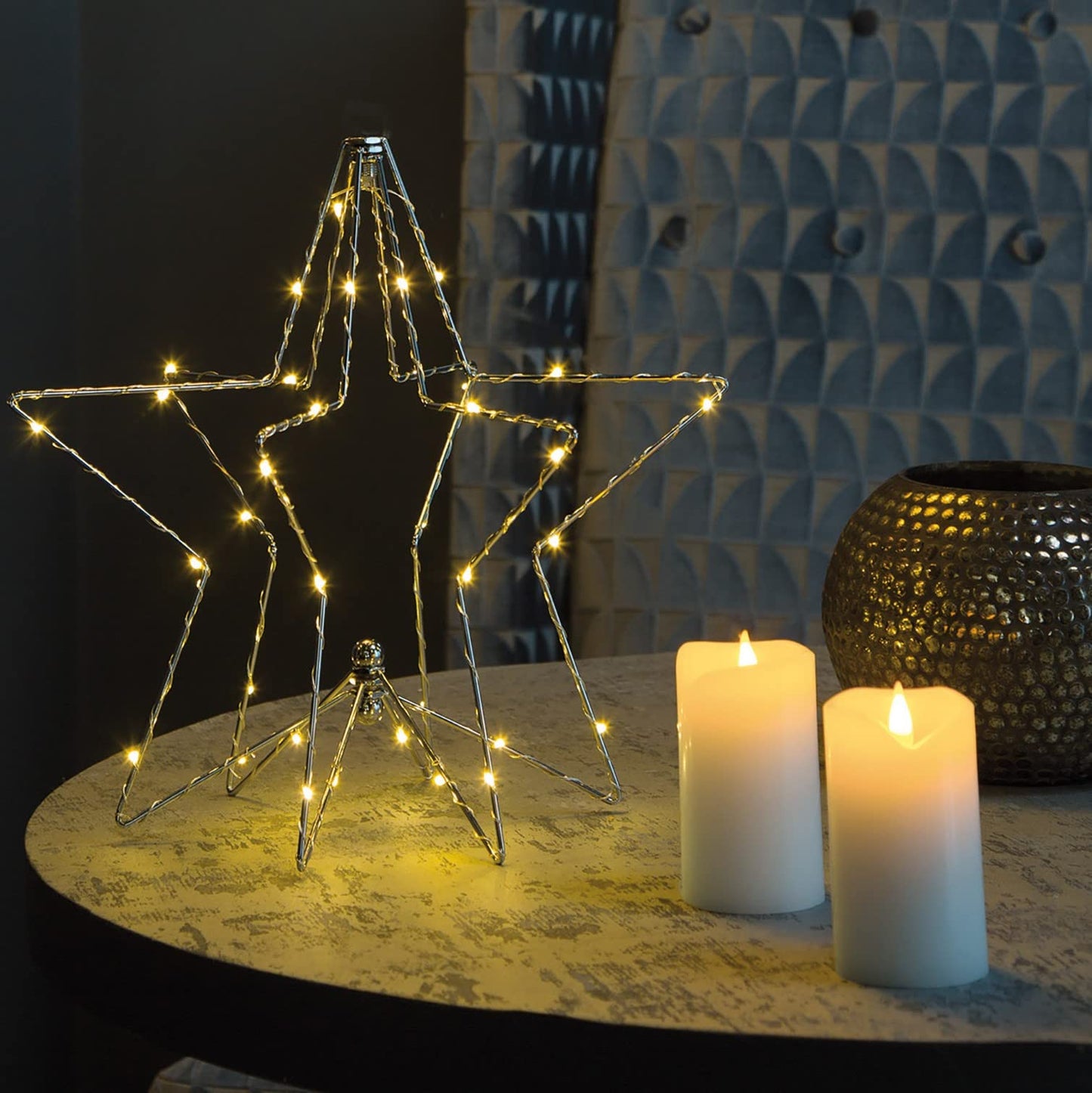 Hellum 4er Set LED Wachskerzen Ø 5 cm x 10,5 cm, flackernde gelbe LED-Flamme, Timer & Fernbedienung 150803