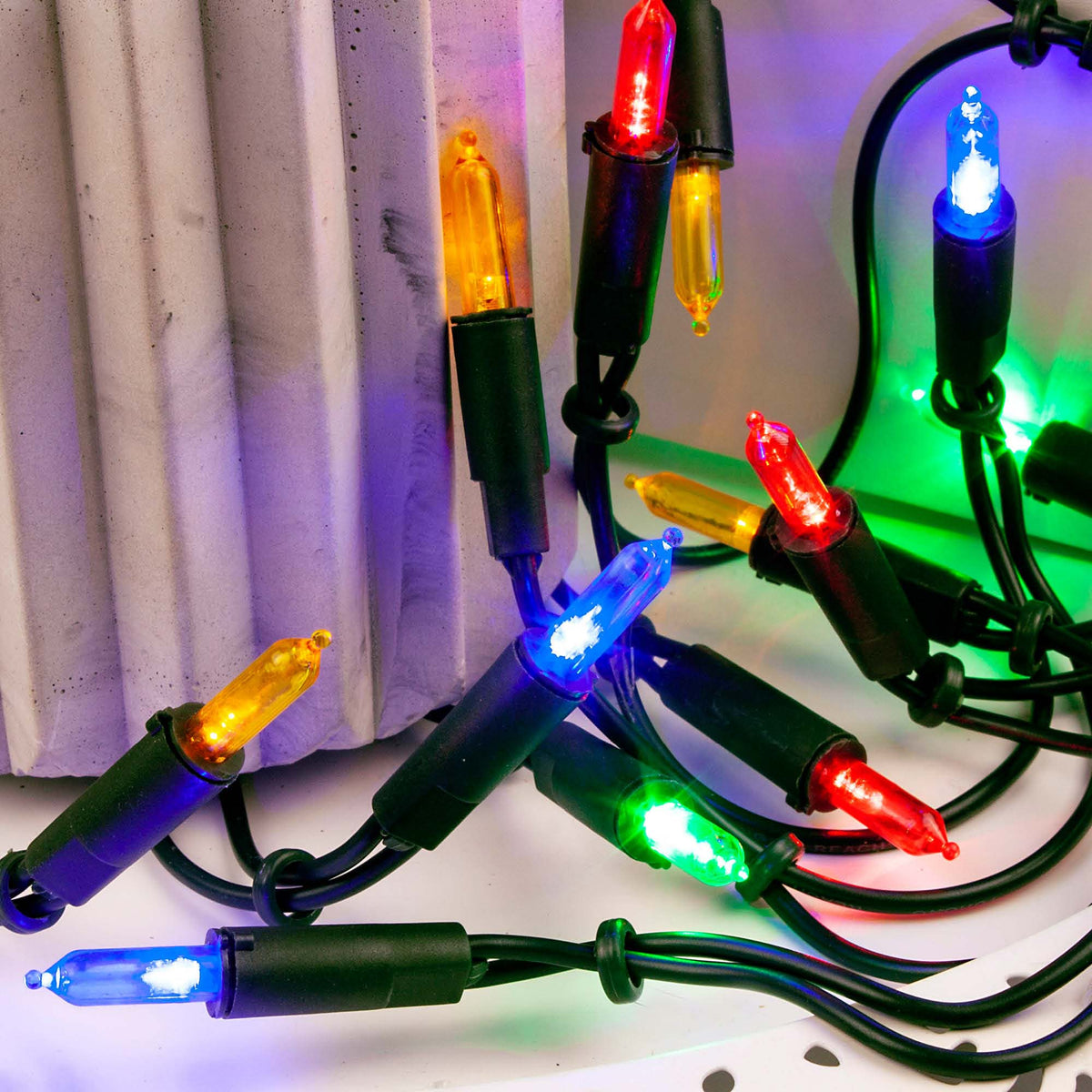 Lichterkette innen, 100 Lichter bunt, 14,85 m beleuchtet, grünes Kabel – Hellum Direkt