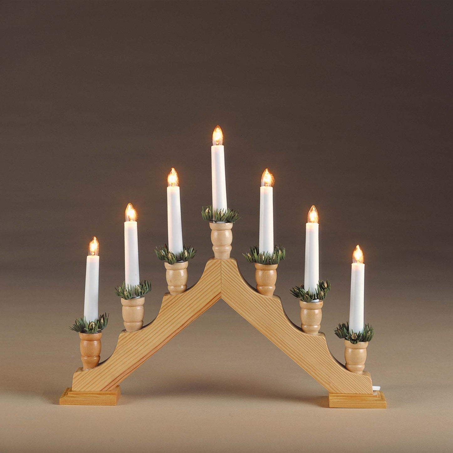 7-tlg. Holzleuchter "Pyramide", natur, mit Dekokränzchen,  LED Filament Steckerzuleitung 1,5 m