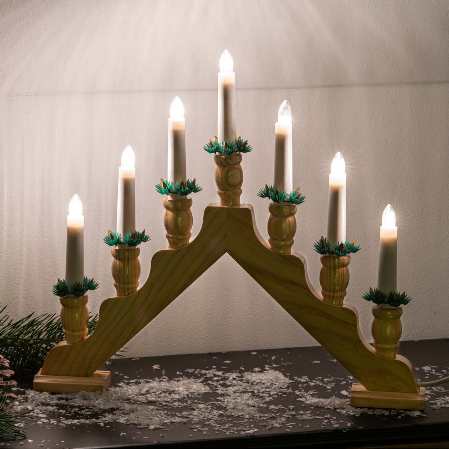 7-tlg. Holzleuchter "Pyramide", natur, mit Dekokränzchen,  LED Filament Steckerzuleitung 1,5 m