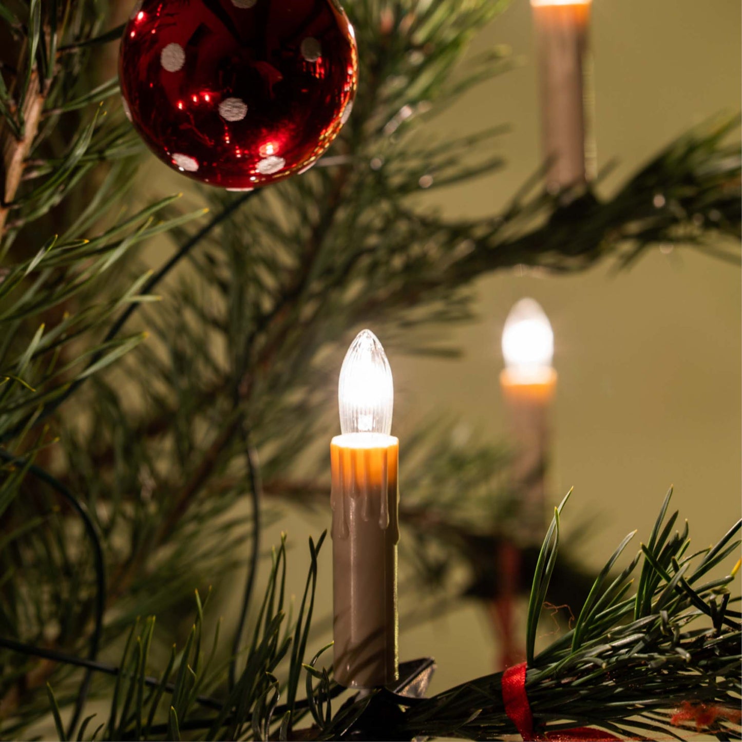 Ersatzkerzen Lichterkette 16V 3W für Lichterketten & Schwibbogen, 25 Stk Riffelkerzen E10 für 15 Brennstellen innen 914115