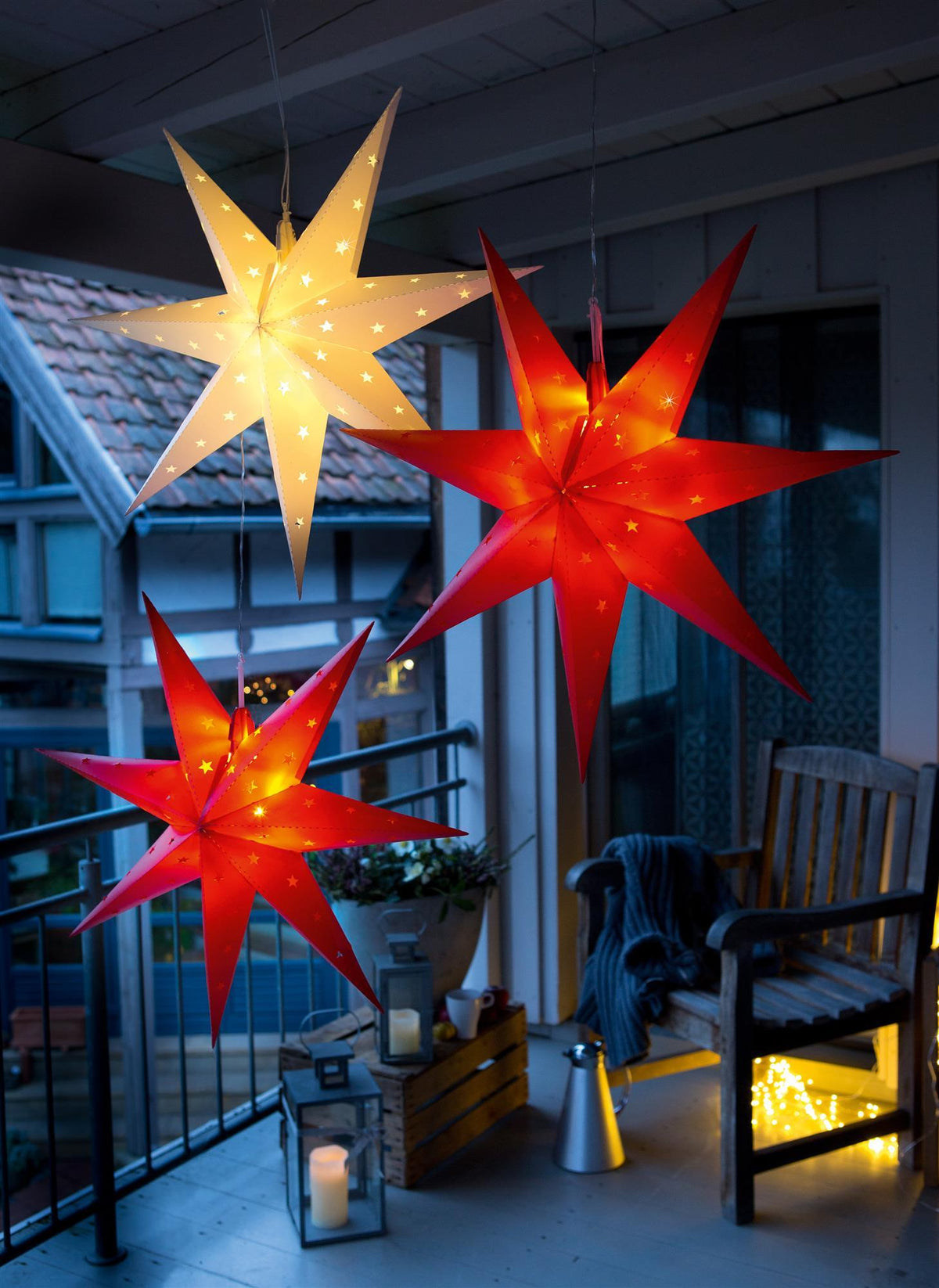 weihnachtsstern rot beleuchtet außen LED Stern rot Deko beleuchtet Außen Outdoor Kunststoff perforiert E14 – Hellum Direkt